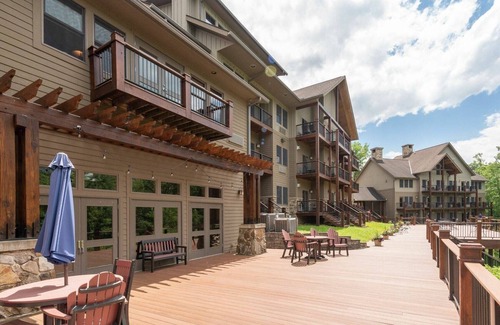 Thayerville Apartment | Suites at Silver Tree A206: 1 bedroom suite with standard view, fireplace & priv