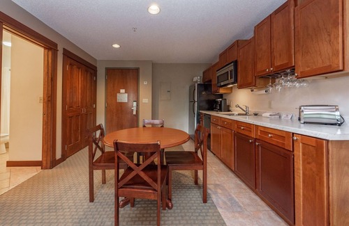 Thayerville Apartment | Suites at Silver Tree: A307 One Bedroom & Loft Lake View