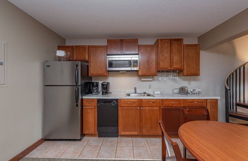Thayerville Apartment | Suites at Silver Tree: A307 One Bedroom & Loft Lake View