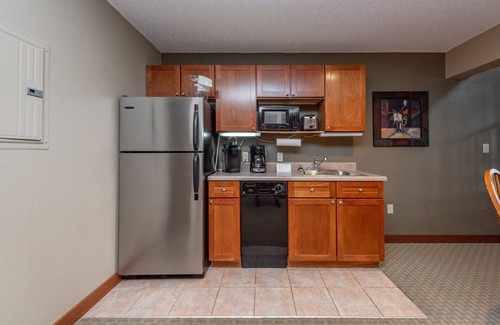 Thayerville Apartment | Suites at Silver Tree: A311 One Bedroom & Loft Lake View