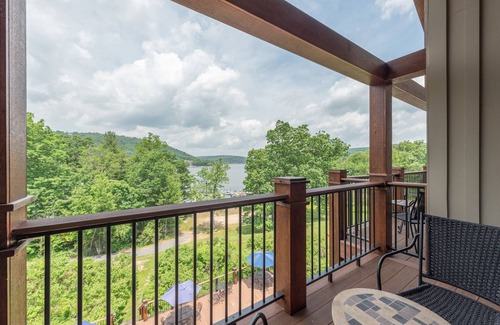 Thayerville Apartment | Suites at Silver Tree: A311 One Bedroom & Loft Lake View