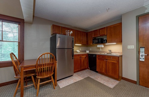 Thayerville Apartment | Suites at Silver Tree A318: One Bedroom with Loft Suite, Includes Fireplace and