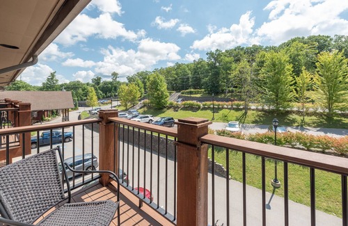Thayerville Apartment | Suites at Silver Tree A318: One Bedroom with Loft Suite, Includes Fireplace and