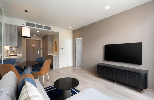 Bangkok Central Business District Condo | Sukhumvit 24/ 1 BR/Breakfast/serviced/Monthly