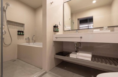 Bangkok Central Business District Condo | Sukhumvit 24/ 1 BR/Breakfast/serviced/Monthly