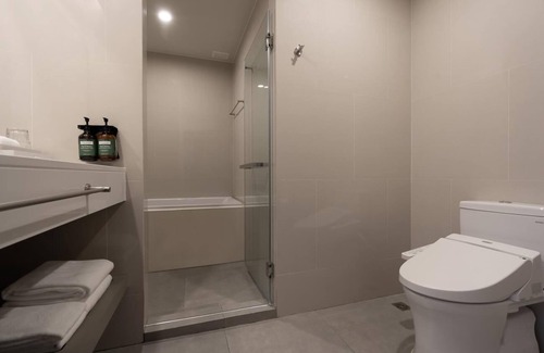 Bangkok Central Business District Condo | Sukhumvit 24/ 1 BR/Breakfast/serviced/Monthly