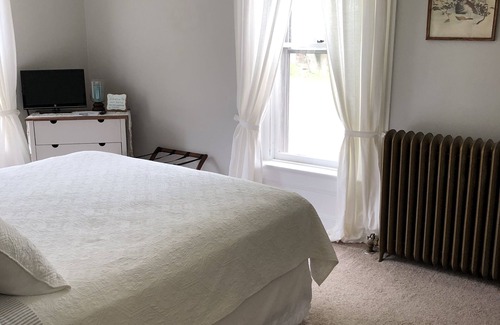 Towanda Bed & Breakfast | Sullivan Room with EnSuite Bath