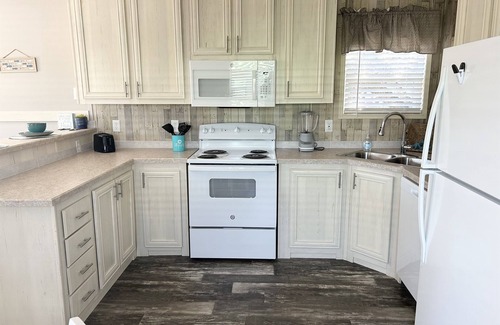 Navarre Cottage | Sum Beaches Paradise Cottage 8