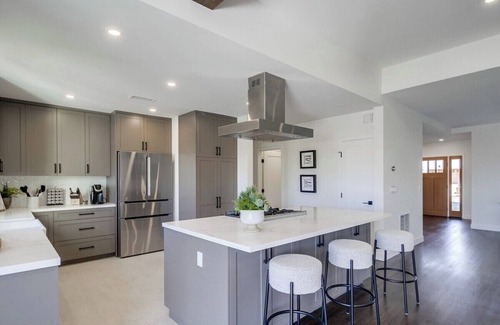 Loma Portal House | Summer at Luxe Divine Skyline Loma Retreat+pets!