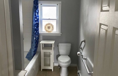 Navesink House | Summer Beach house , 3bds, WiFi, 5 min to Beach National park Fort Hancock!