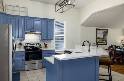 Forest Park House | Summer Breeze - 3BR/Backyard & Deck/Families