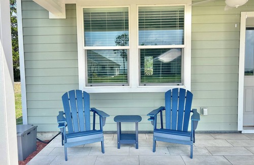 Eastpoint House | Summer Breeze, community pool