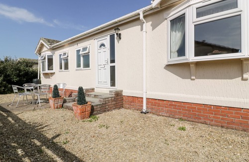 Padstow Cottage | SUMMER BREEZE, family friendly, with a garden in St Merryn