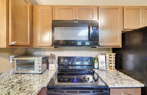 Blakeslee Cabin | Summer Cabin ~ Community Lake ~ Fire Pit ~ Washer/Dryer ~ Fast Wifi ~ BBQ Grill
