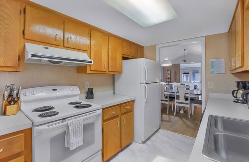 Myrtle Beach Cottage | Summer Cottage Unit 1: 3 BR, 2 BA in Myrtle Beach, Sleeps 8