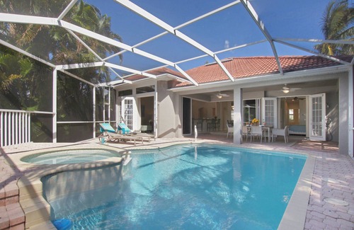 Eight Lakes House | Summer discounts! Lakefront electric-heated pool home w/spa and Western exposure - Villa Madison