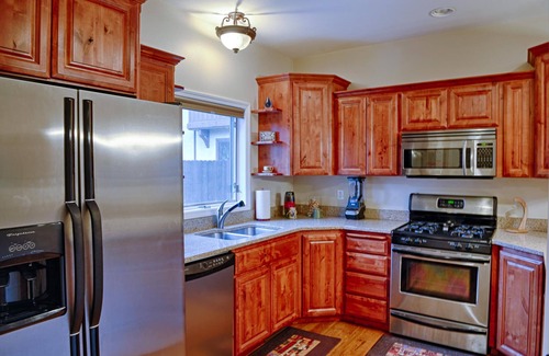 Whitefish House | Summer Escape or Winter Wonderland. Private Hottub, 1 mi from downtown Whitefish
