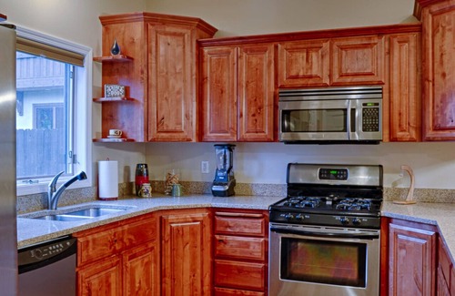 Whitefish House | Summer Escape or Winter Wonderland. Private Hottub, 1 mi from downtown Whitefish