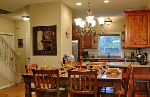 Whitefish House | Summer Escape or Winter Wonderland. Private Hottub, 1 mi from downtown Whitefish
