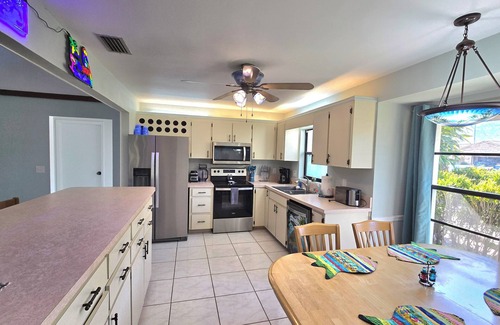 Florida Shores House | SUMMER/FALL DEALS Shane's Cozy Getaway Heated pool - 4/2 Beach close by.