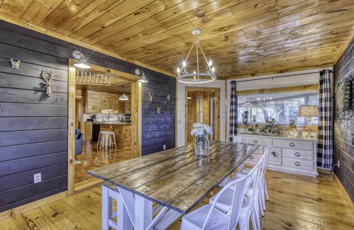 Dial Cabin | Summer Fun - Creekside- Hot Tub -Prime Fishing Spot-Game Room