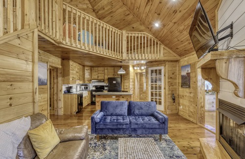 Dial Cabin | Summer Fun - Creekside- Hot Tub -Prime Fishing Spot-Game Room