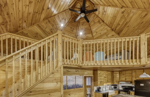 Dial Cabin | Summer Fun - Creekside- Hot Tub -Prime Fishing Spot-Game Room