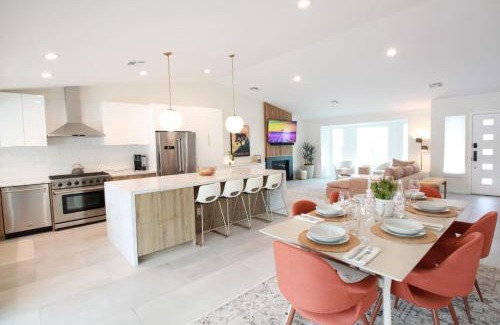 Indian Wells House | Summer fun in Indian Wells. Private Pool, 4BD, 3BA.