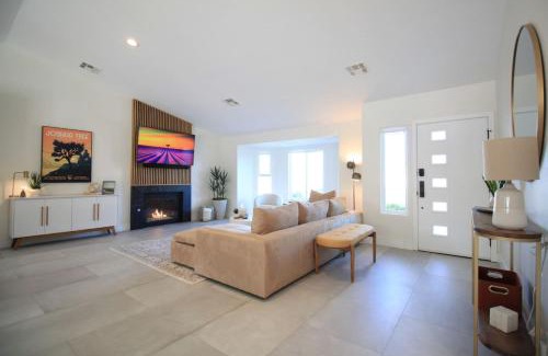 Indian Wells House | Summer fun in Indian Wells. Private Pool, 4BD, 3BA.