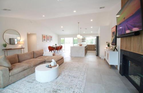 Indian Wells House | Summer fun in Indian Wells. Private Pool, 4BD, 3BA.