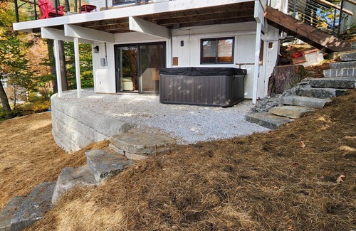 Ludlow House | Summer fun on the lake - great for 2 families or 3 couples - newly remodeled