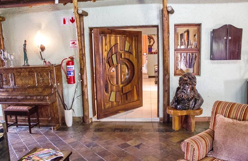 Farrarmere Bed & Breakfast | Summer Garden Guest House - TAI Tambo International Airport