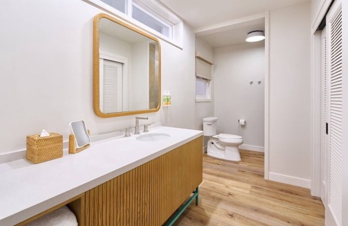 Kaanapali Hotel | Summer Getaway! Beachfront Property with Outdoor Swimming Pool, Tennis Courts