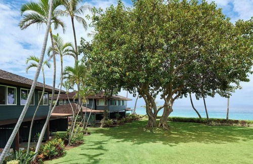 Kaanapali Hotel | Summer Getaway! Beachfront Property with Outdoor Swimming Pool, Tennis Courts