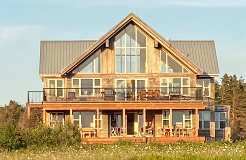 Saint Peters Bay Cottage | Summer house 400m walk to the beach, PEI permit # 2301261