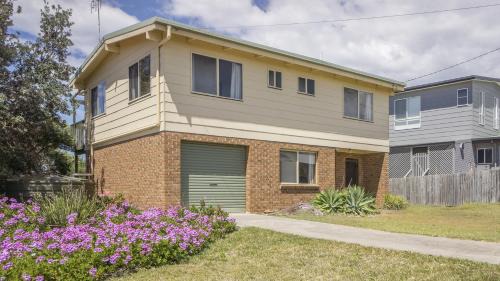 Kioloa House | Summer House On Kurrawa - stunning beach views