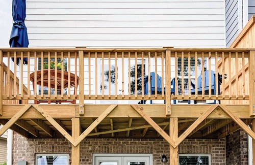 Lake Oconee House | Summer is still here! lakefront, pool, kayaks, paddle board’s & slip.