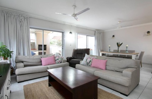 Umhlali Beach Apartment | Summer Living close to Willard's and Thompson's Beach