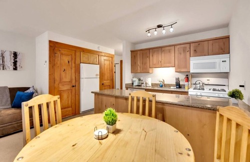 Truckee Condo | Summer Oasis: Steps to Fun & Relaxation