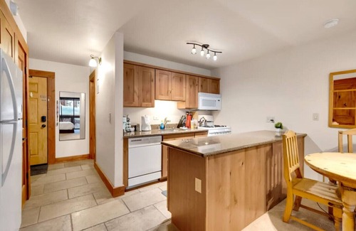 Truckee Condo | Summer Oasis: Steps to Fun & Relaxation