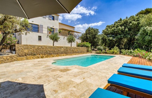 Le Beausset Villa | Summer Rental Standing House Villa in Provence Var