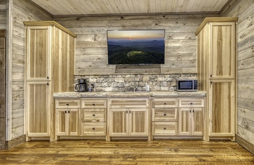 Mineral Bluff Cabin | Summer Retreat | 5 Kings, Heated Pool, Hot Tub, Playground & Views
