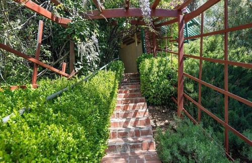 Julian Apartment | Summer Room @ Eaglenest Inn with Pool & Seasonal SPA