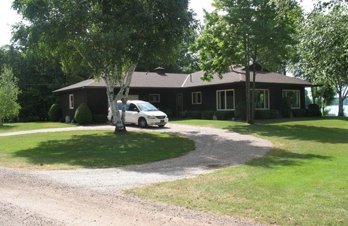 Petoskey Cottage | Summer Season -45 day min.-Walloon Lake home for Rent