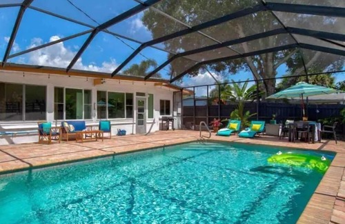 South Bradenton House | Summer Sizzle: Save 30% on August -September!