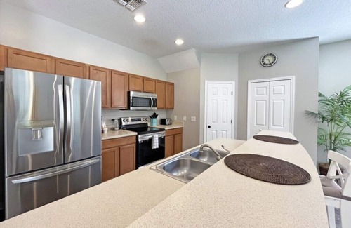 Bellavida House | Summer Sparkle - 4 bedroom/4 bathroom pool home with hot tub and games room