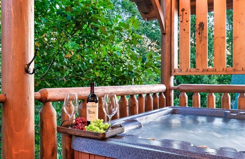 Gatlinburg - Pigeon Forge Cabin | SUMMER SPECIAL~Pet Friendly~ MTN.Views~ Hot tub-Cabin~Fast WIFI-Families~Games~