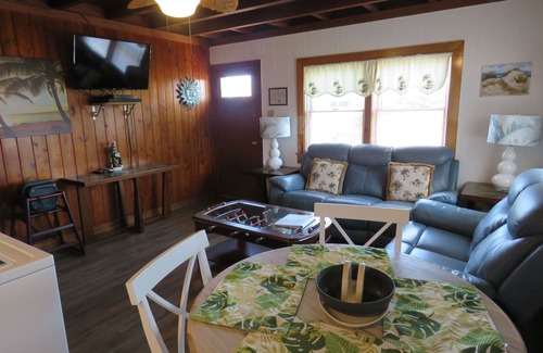 South Nags Head Cottage | Summer Special/RIGHT ACROSS from OCEAN/Fenced yard/pet friendly