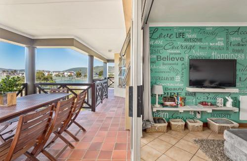 Knysna Central Apartment | Summer Views