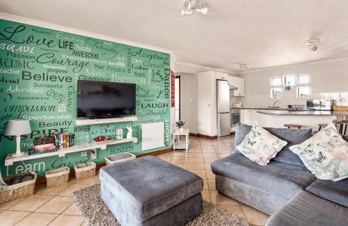 Knysna Central Apartment | Summer Views
